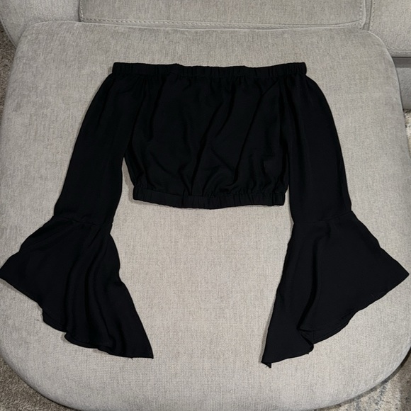 Black Off-The-Shoulder Flare Sleeve Top - Picture 4 of 10
